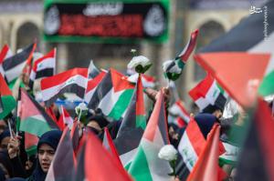 تصاویر| اجتماع دانش آموزان عراقی در بین‌الحرمین برای حمایت از غزه