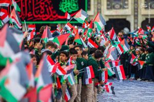 تصاویر| اجتماع دانش آموزان عراقی در بین‌الحرمین برای حمایت از غزه