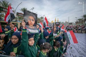 تصاویر| اجتماع دانش آموزان عراقی در بین‌الحرمین برای حمایت از غزه