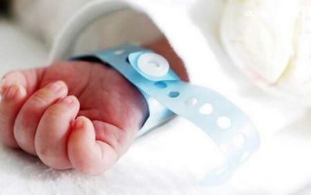 اظهارات پدر نوزاد جان باخته در بیمارستان مفید +فیلم