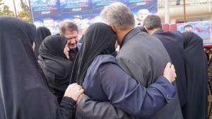 مراسم استقبال از شهدای خان طومان در فرودگاه مشهد +عکس