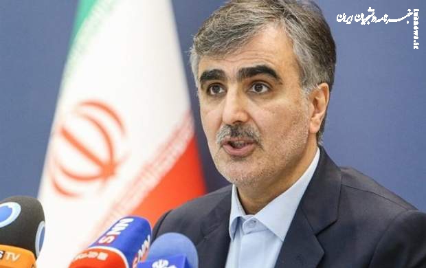 فرزین: به گمانه‌زنی‌ها از قیمت دلار گوش نکنید