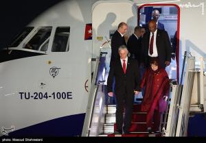 پوشش متفاوت همسر رئیس جمهور کوبا هنگام ورود به ایران +عکس