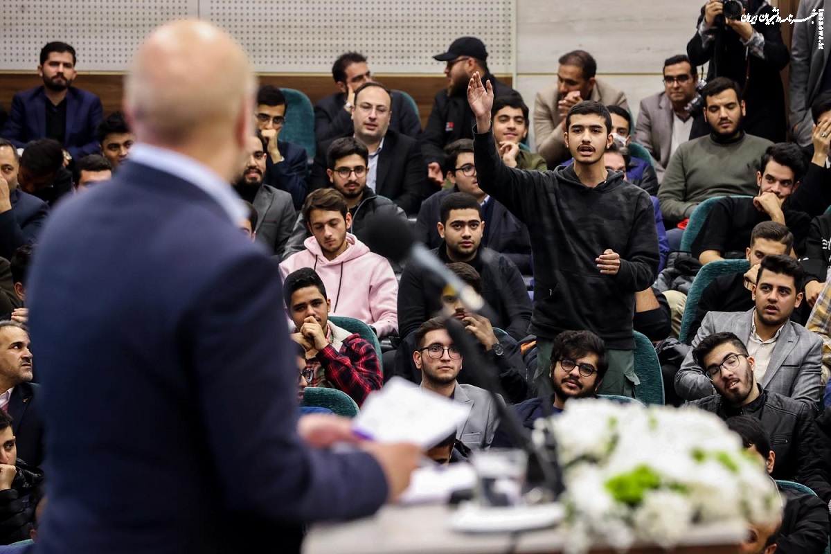 آقای قالیباف! ان‌شاءالله که انقلابی بمانید/ جماعت فرتوت سیاسی برای احیای نعش سیاسی خود دست و پا می‌زنند