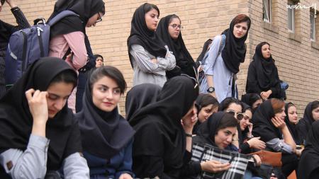 تبریک های طنز آلود به دانشجویان در تهران +عکس