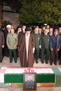 نماز رهبر انقلاب بر پیکر «سردار موسوی» +عکس