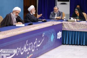 نشست رئیس‌جمهور با ۵۰ نفر از دبیران کل احزاب و فعالان سیاسی +عکس