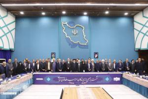 نشست رئیس‌جمهور با ۵۰ نفر از دبیران کل احزاب و فعالان سیاسی +عکس