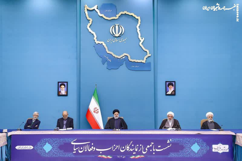 نشست رئیس‌جمهور با ۵۰ نفر از دبیران کل احزاب و فعالان سیاسی +عکس