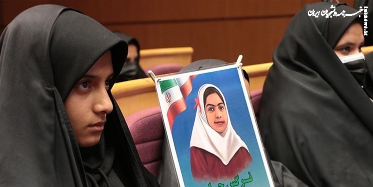 جمعی از خانواده‌های ایثارگر: به جنایت تروریستی کرمان «پاسخ سخت» بدهید