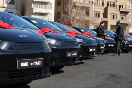 وزیر صمت: آغاز تحویل هفته‌ای ۱۰۰ تاکسی برقی به شهرداری تهران