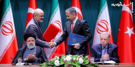 Iran, Turkey Sign 10 MoUs During President Rayeesi's Visit