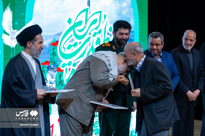 کاشت ۲۴ هزار نهال به یاد ۲۴ هزار شهید در تهران +عکس