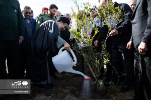 آیین کاشت ۲۴۰۰۰ نهال به یاد شهدا +عکس