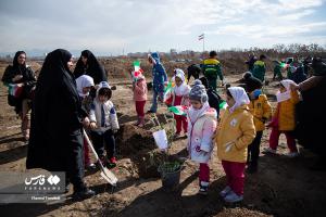 آیین کاشت ۲۴۰۰۰ نهال به یاد شهدا +عکس