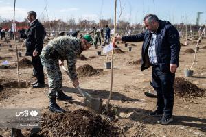 آیین کاشت ۲۴۰۰۰ نهال به یاد شهدا +عکس