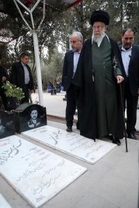  حضور رهبر انقلاب در مرقد امام و گلزار شهدای بهشت زهرا(س) +عکس