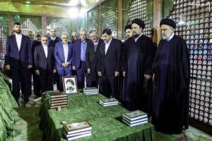 تجدید میثاق اعضای هیات دولت با امام راحل (ره) +عکس