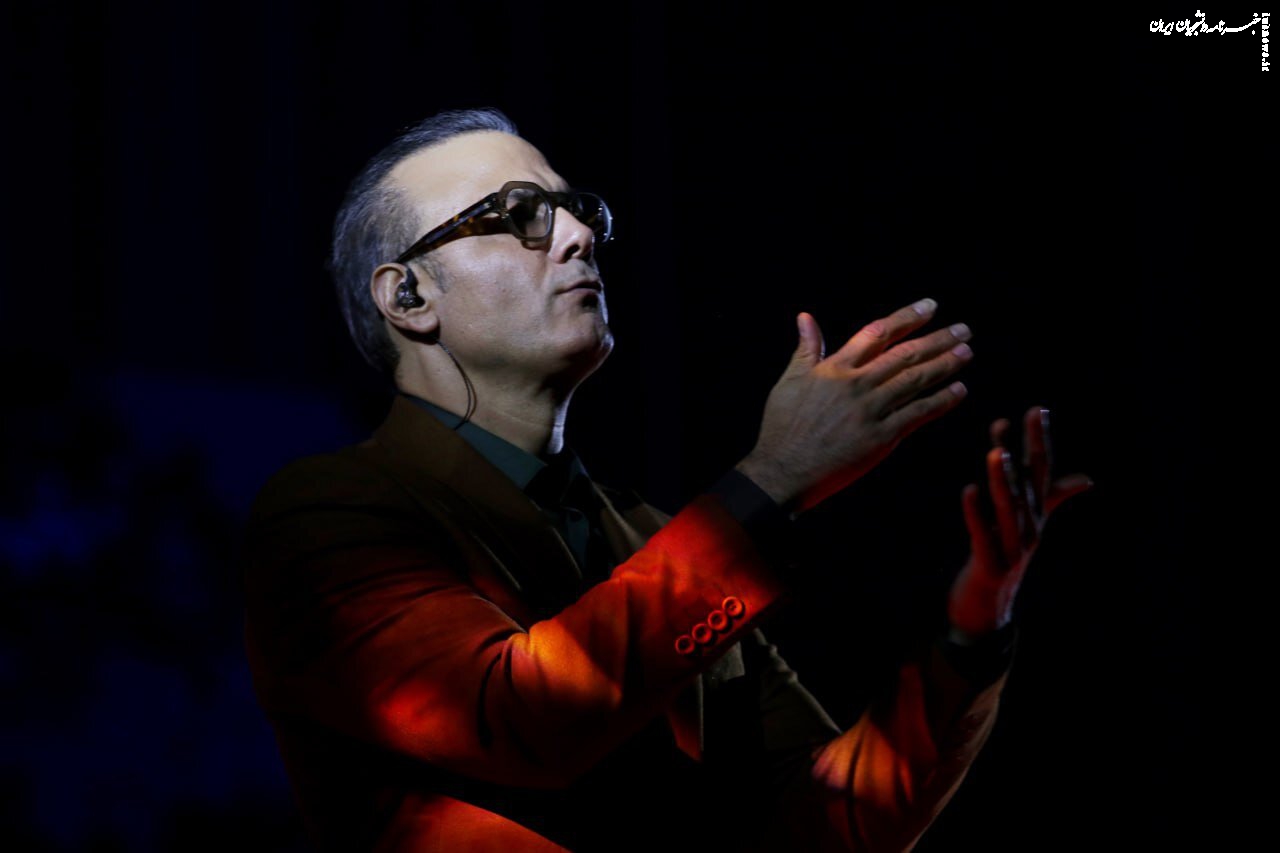 حضور تلخ علیرضا قربانی در کنار پیکر همسرش +عکس