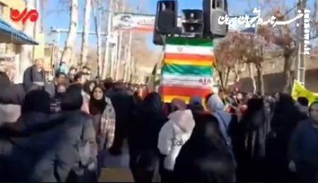 حضور وحدت آفرین مریوانی‌ها در جشن پیروزی انقلاب اسلامی+فیلم