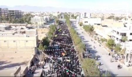 تصاویر هوایی از راهپیمایی مردم میبد یزد در جشن انقلاب 
