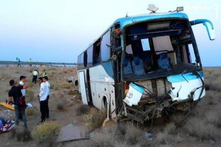 برخورد اتوبوس زائران عراقی امام رضا با کامیون