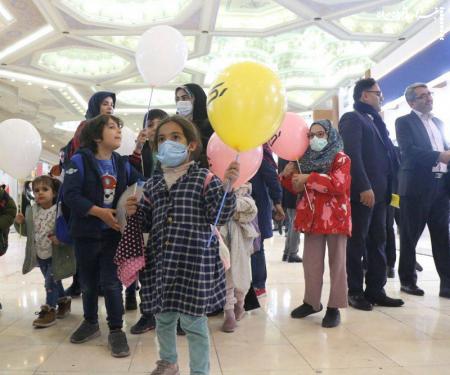 حضور دانش‌آموزان در نمایشگاه رسانه‌های ایران/ شروع روز با شوق کودکانه 