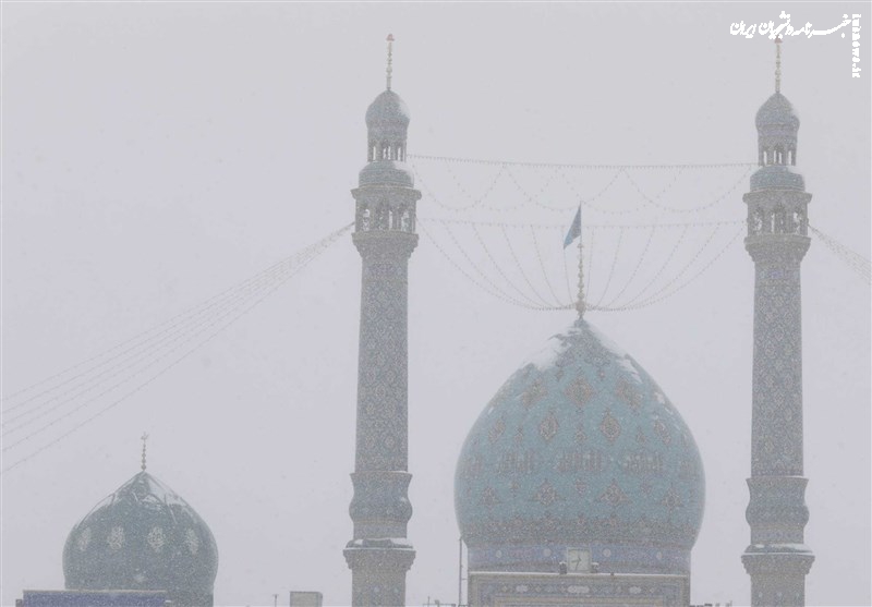  حال و هوای برفی حرم حضرت معصومه(س) و مسجد مقدس جمکران از نگاه دوربین 