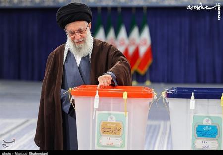  استفتاء از امام خامنه‌ای؛ حکم مسئولیت رأی‌دهنده در قبال عملکرد نامزد انتخاباتی 