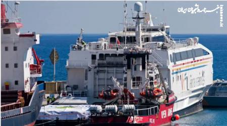 وارد شدن اولین کشتی حامل کمکهای غذایی به سواحل غزه