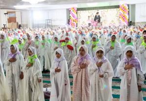 جشن دختران روزه‌اولی در حرم حضرت معصومه(س)+ عکس