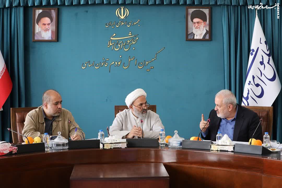 وزارت صمت مکلف است پلتفرم‌های خودروهای ایمن را جایگزین خودروهای قدیمی کند/ تولید خودرو در سال جاری رکورد خواهد زد