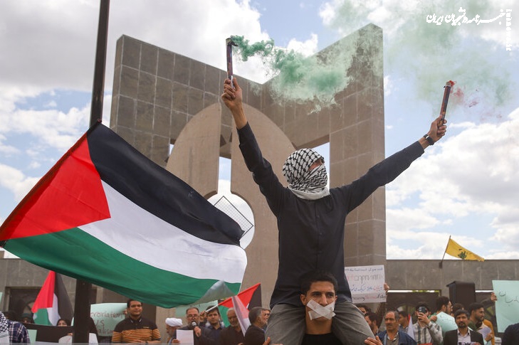تجمع دانشجویان در محکومیت عملکرد آمریکا در برخورد با دانشجویان آزادی خواه حامی فلسطین +عکس