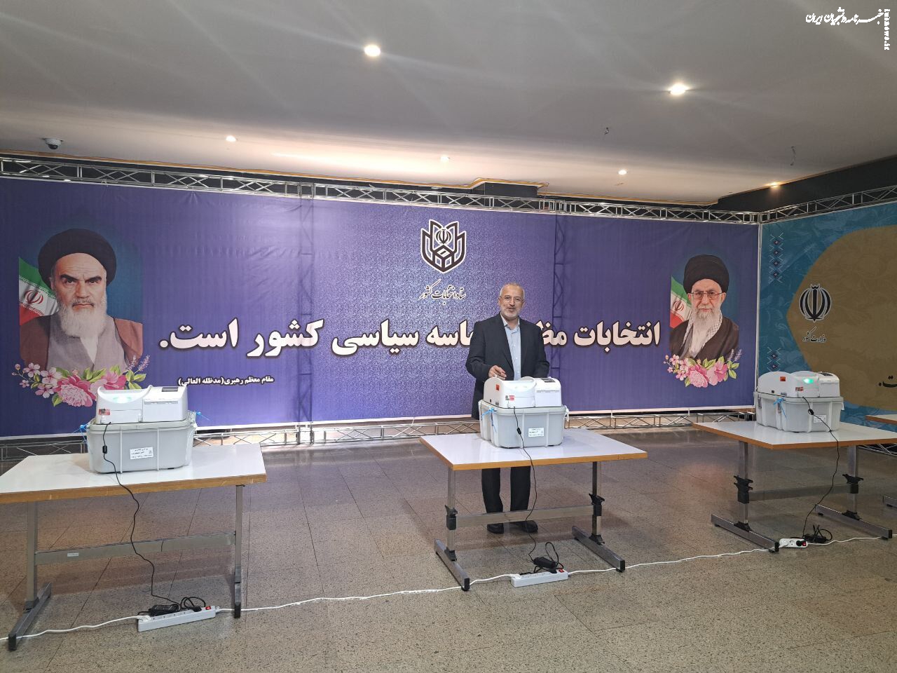 رئیس ستاد انتخابات: آرای مردم در صندوق های الکترونیکی مخفی است