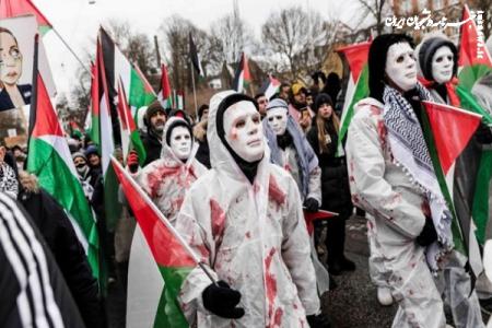   برگ تازه‌ای در اعتراضات ضد صهیونیستی/ پرچم فلسطین در دست پادشاه دانمارک