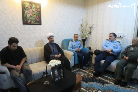 دیدار فرمانده نیروی هوایی ارتش با خانواده کادر پرواز شهادت