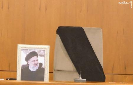 استقبال مادر بیرجندی از شهید رئیسی +عکس