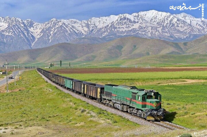 هشتم خرداد، عبور نخستین قطار مسافری شیراز-مشهد از محور یزد-اقلید