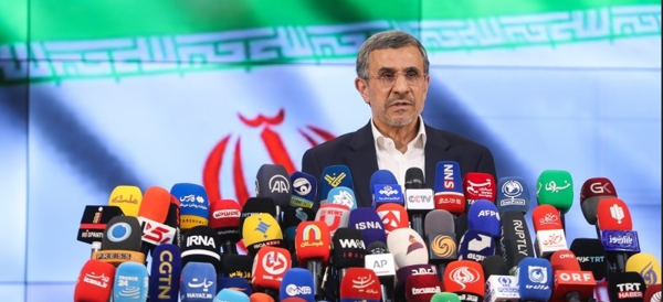 احمدی نژاد پس‌از ثبت‌نام: اطمینان دارم همه مسائل کشور حل شدنی است