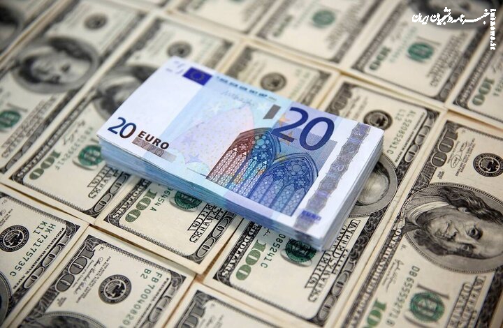 Russia halts dollar, euro trade on Moscow Exchange