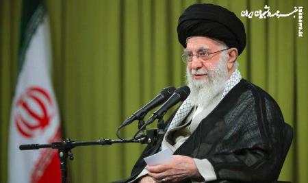 رهبر انقلاب: برخی با لبخند دشمن خاطرشان جمع و با لالایی دشمن خوابشان می‌برد+فیلم