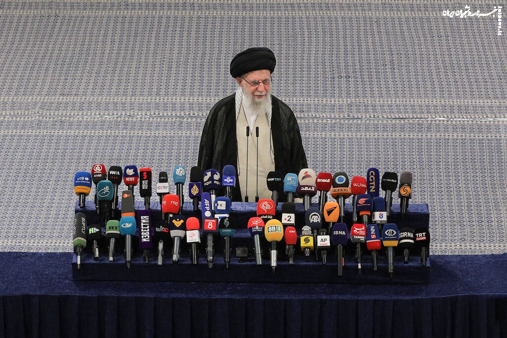 Imam Khamenei: The Islamic Republic shows that the presence of the people is an essential part of it