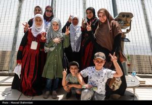 بازدید بیش از ۱۰۰ خانواده شهدای غزه از برج میلاد +عکس
