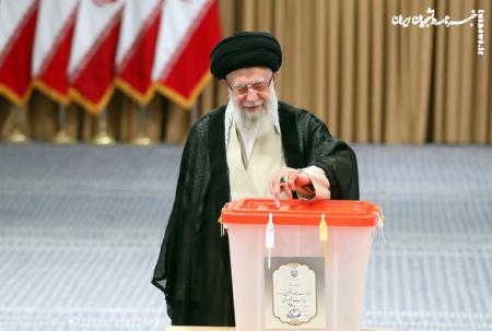 Iran's Leader hails people's participation in election runoff