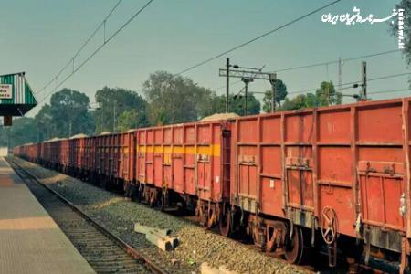 توقف اولین قطار ترانزیتی ایران - چین در پل سفید