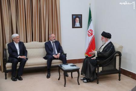 رهبر انقلاب: بیگانگان نباید برای روابط کشورها با همسایگان خود محدودیت ایجاد کنند