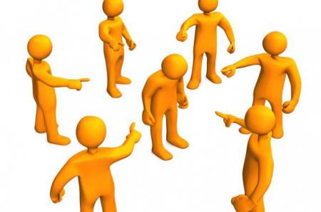 در مظان اتهام اطرافیان