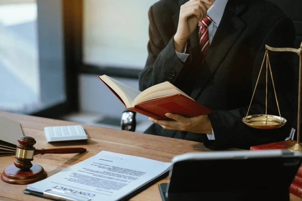 وکیل پایه یک دادگستری باید چه ویژگی هایی داشته باشد؟