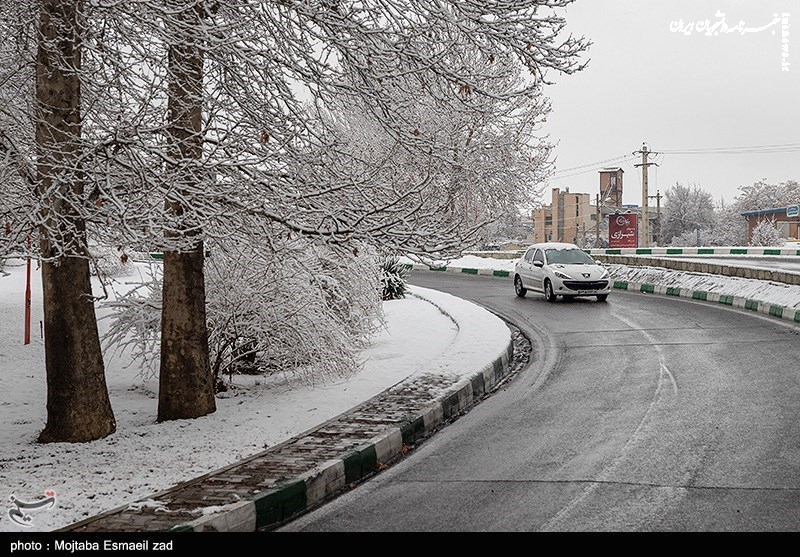  بارش برف، باران و مه‌گرفتگی در جاده‌های ۱۳ استان 