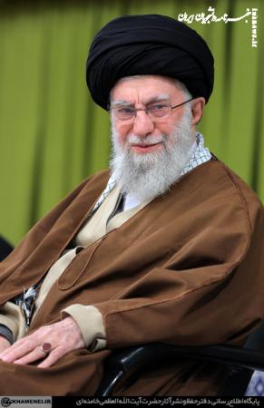 امروز توصیف کامل استعمار و استکبار آمریکاست و آمریکا زیر نفوذ قدرتمندان مالی درجه اول دنیاست